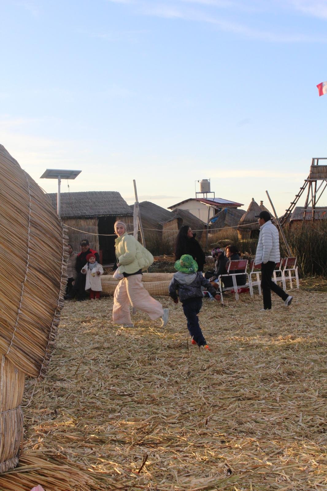 Locals and ILP volunteers on Uros island